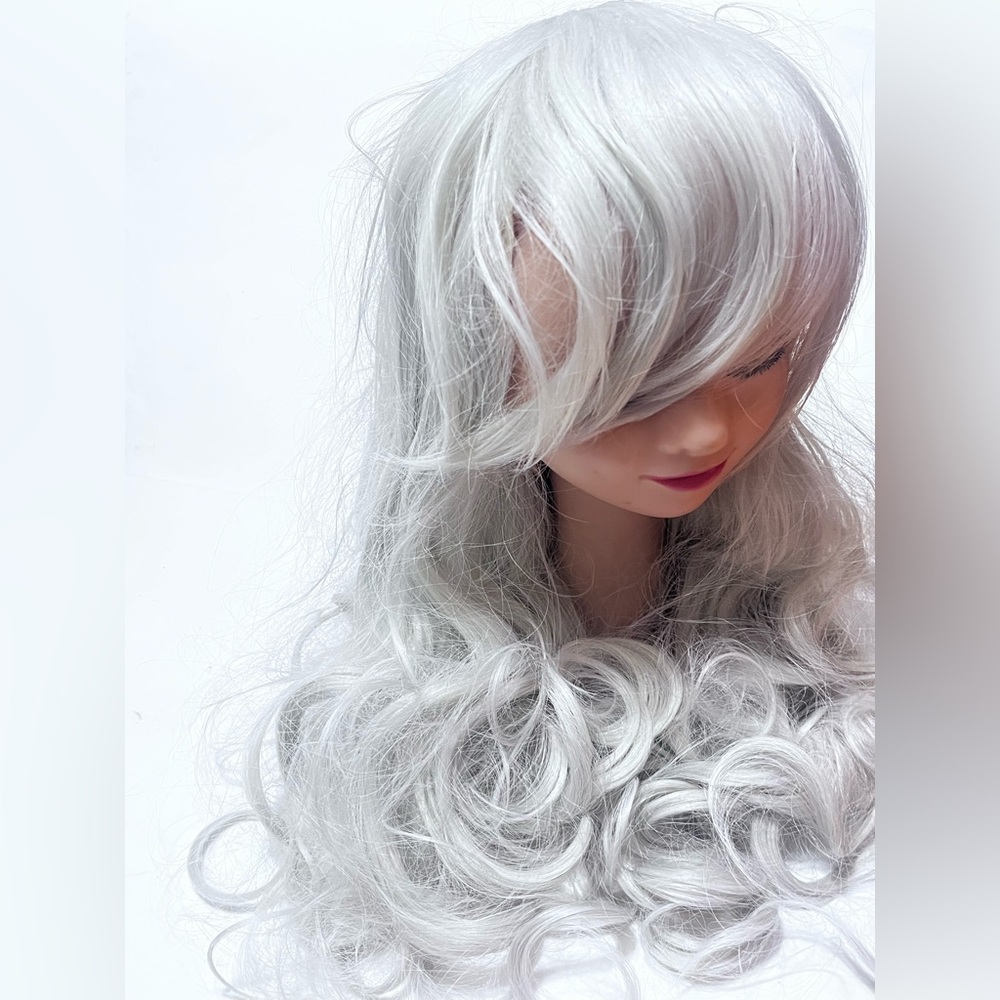 7JHH Wig Elegant Silver Wig for Women long curly wig 20” NWT
